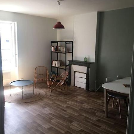 Appartement Avec Parking Proche Cathedrale Bourges Esterno foto